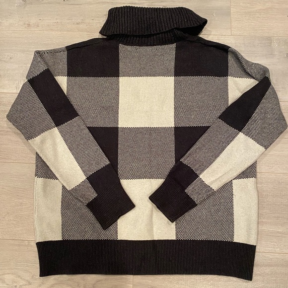 Tahari Black and Cream Plaid Sweater Size XL - Picture 4 of 4